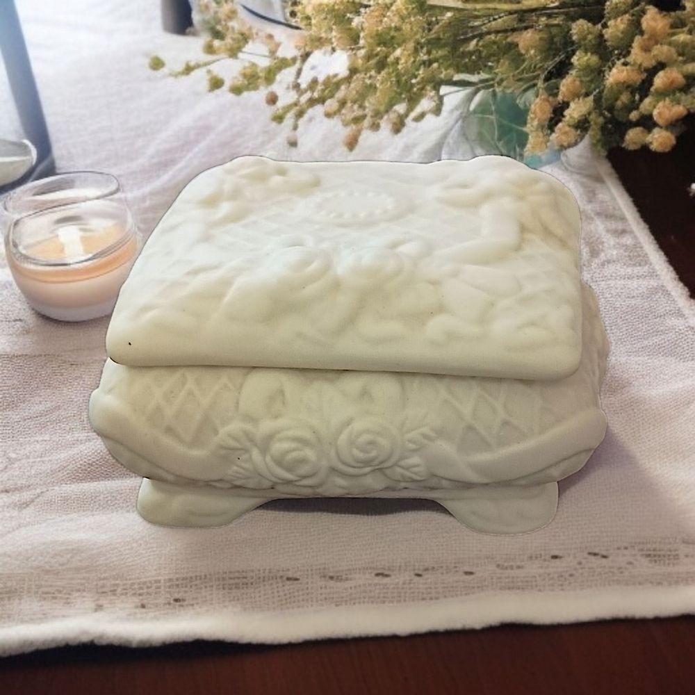 Vtg Ivory Porcelain Floral Trinket Box Jewelry Keepsake Cottagecore Rose Decor